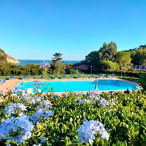 https://elbamare-residence-con-piscina.it-tuscanyhotel.com