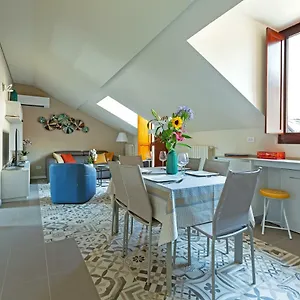 Renovated Penthouse Duomo & Via Torino Apartment